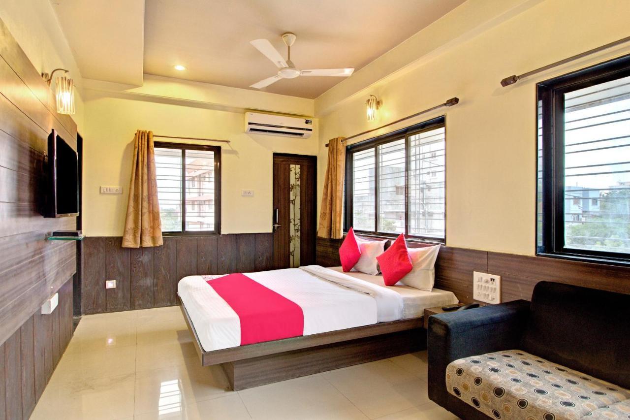 โอโย 40532 สวรรค์ แอนด์ สัปนา ลอดจิ้ง Hotel โซลาปูร์ ภายนอก รูปภาพ
