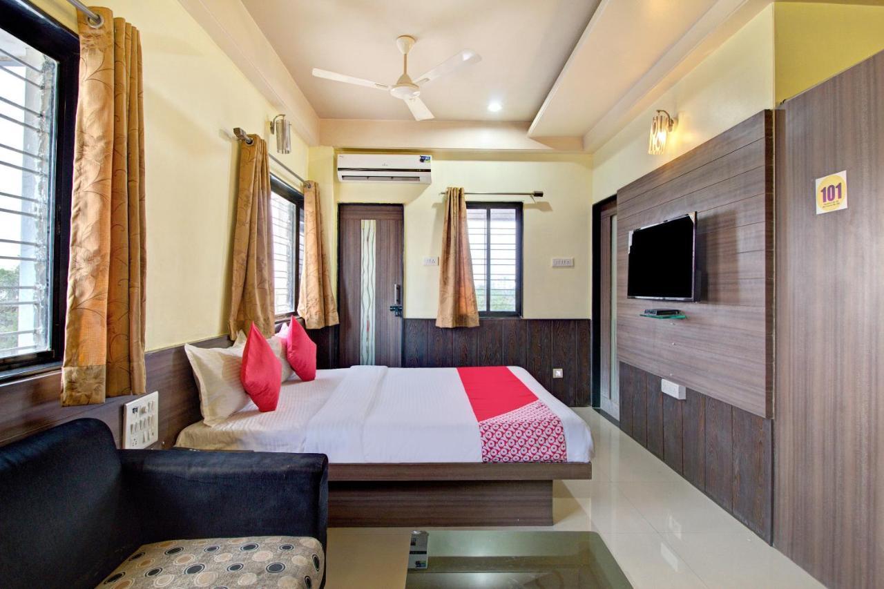 โอโย 40532 สวรรค์ แอนด์ สัปนา ลอดจิ้ง Hotel โซลาปูร์ ภายนอก รูปภาพ