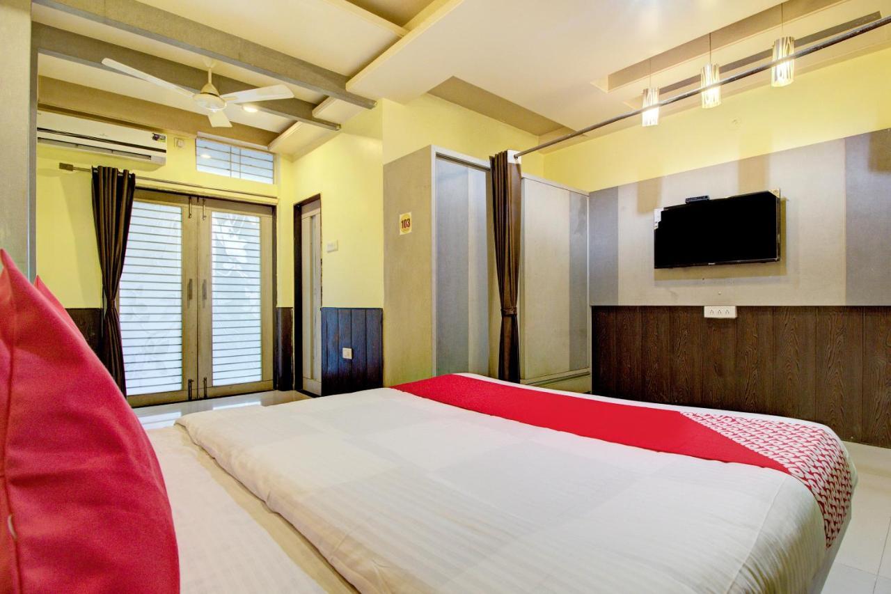 โอโย 40532 สวรรค์ แอนด์ สัปนา ลอดจิ้ง Hotel โซลาปูร์ ภายนอก รูปภาพ