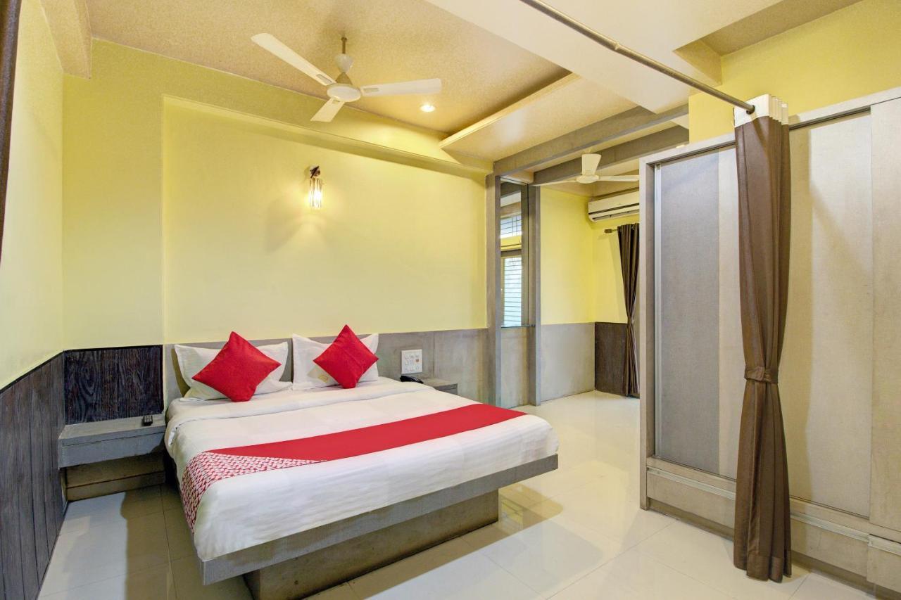 โอโย 40532 สวรรค์ แอนด์ สัปนา ลอดจิ้ง Hotel โซลาปูร์ ภายนอก รูปภาพ